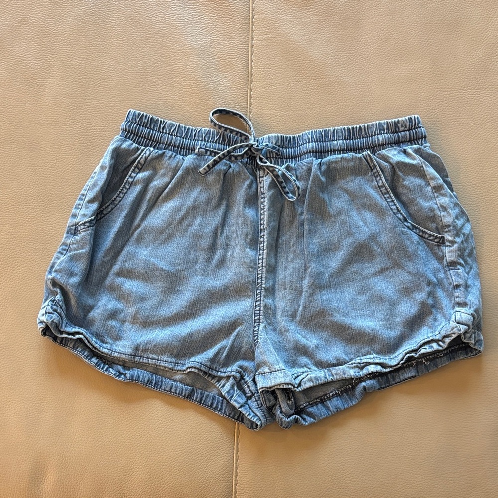 Universal Thread Shorts - image 1